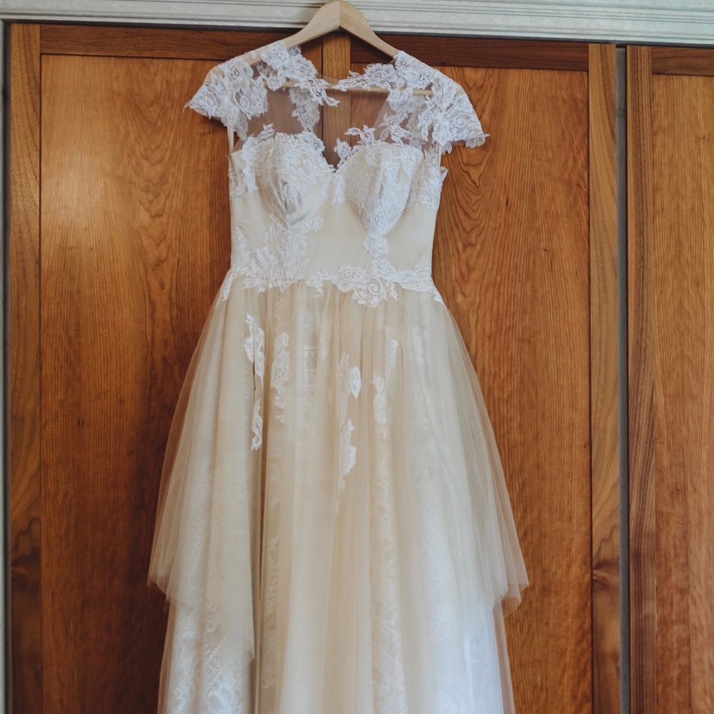 Stacees Lace Wedding Dress